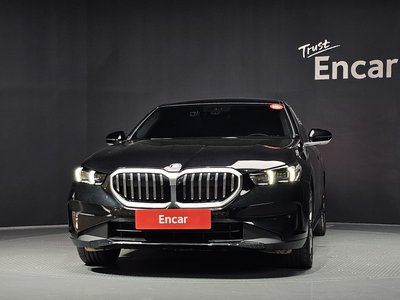 2025 BMW 5 SERIES photo 2