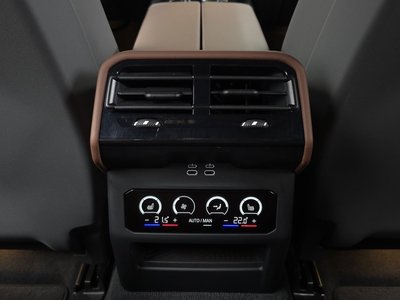 2025 BMW 5 SERIES thumbnail 25