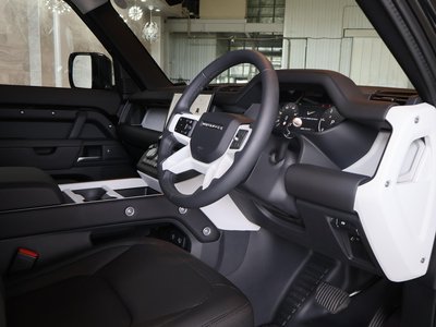 صورة 9 لـ 2025 LAND Rover DEFENDER