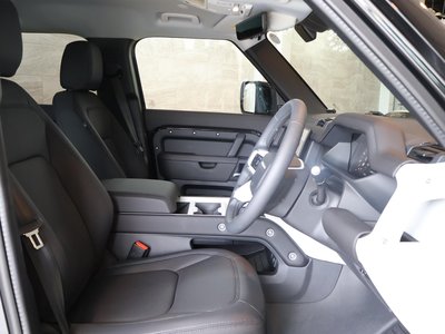 صورة 10 لـ 2025 LAND Rover DEFENDER
