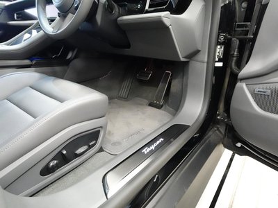 PORSCHE TAYCAN - 6