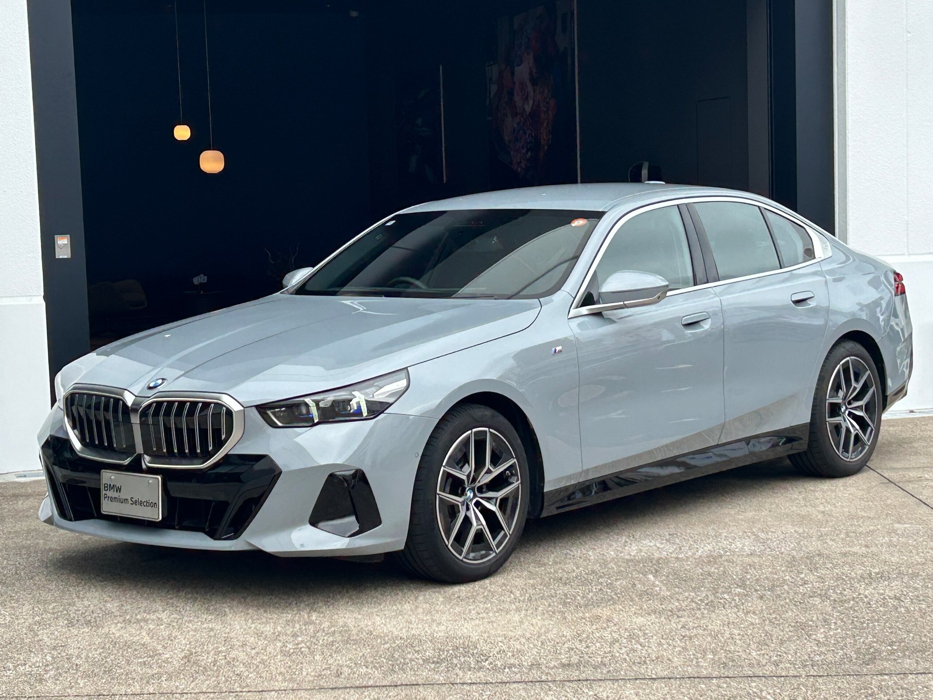 BMW 5 SERIES - View 1