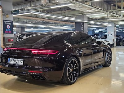 PORSCHE PANAMERA - 4