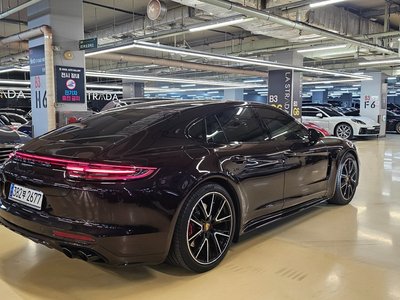 PORSCHE PANAMERA - 8