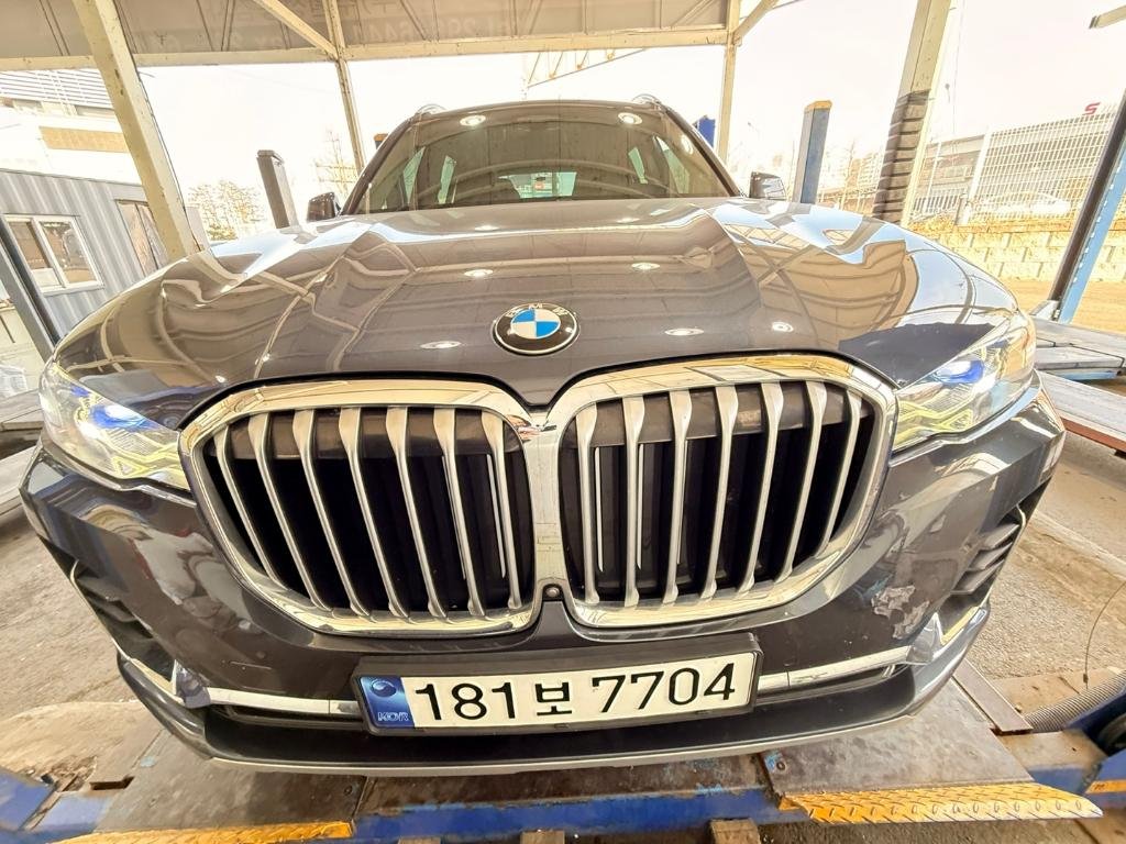 BMW X7 - View 1