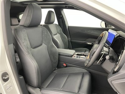 صورة 2 لـ 2025 Lexus RX