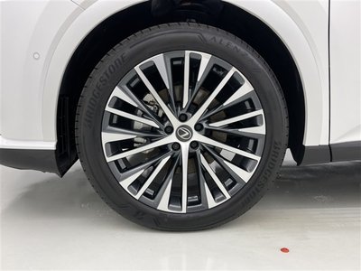 صورة 7 لـ 2025 Lexus RX