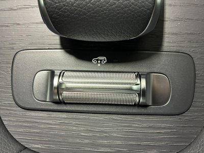 2025 Mercedes-BENZ GLS — миниатюра 50