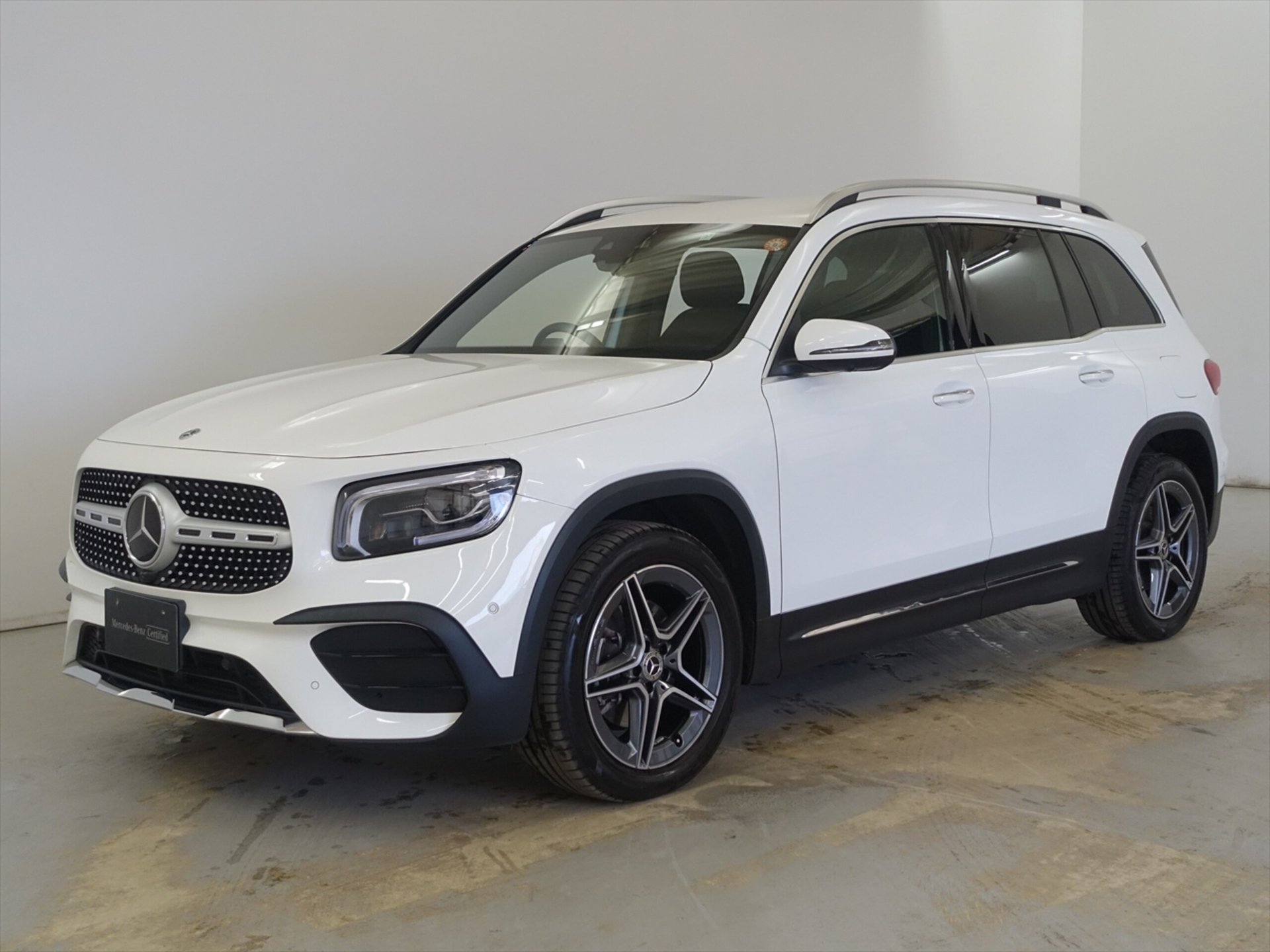 MERCEDES-BENZ GLB - View 1
