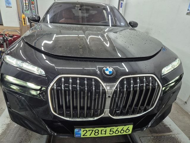 BMW 7 SERIES - View 1