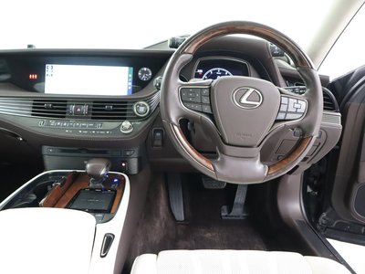 LEXUS LS - 8