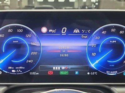 MERCEDES-BENZ EQE - 7