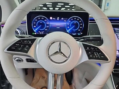 MERCEDES-BENZ EQE - 9