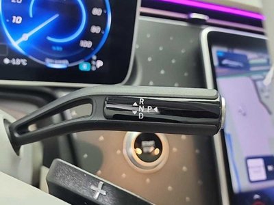 MERCEDES-BENZ EQE - 8