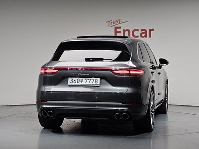 2020 Porsche CAYENNE photo 4