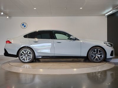2024 BMW 5 SERIES 缩略图 11