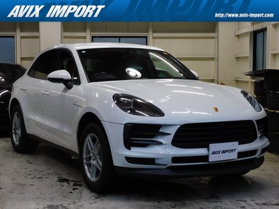 PORSCHE MACAN - 1