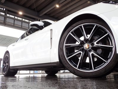 PORSCHE PANAMERA - 8