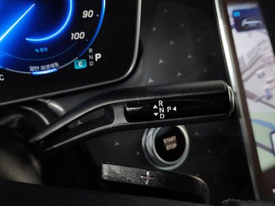 MERCEDES-BENZ EQE - 9