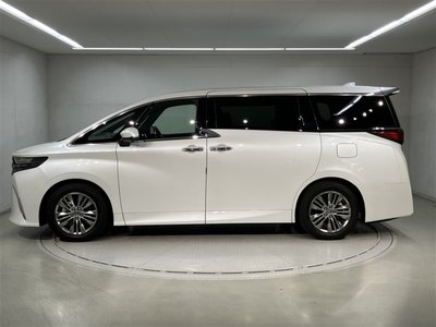 2025 Toyota ALPHARD photo 3