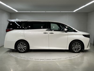 2025 Toyota ALPHARD photo 4