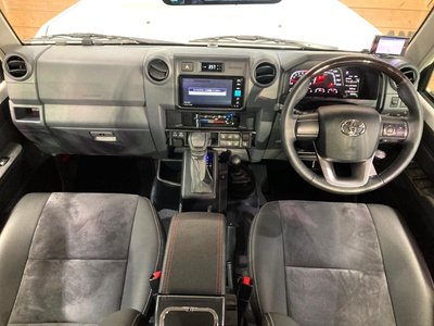 TOYOTA LAND CRUISER 70 - 2