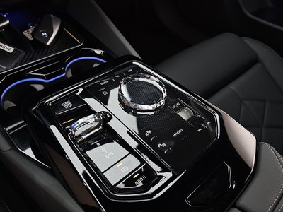 صورة مصغرة 12 لـ 2025 BMW 5 SERIES