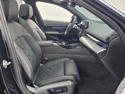 صورة مصغرة 17 لـ 2025 BMW 5 SERIES