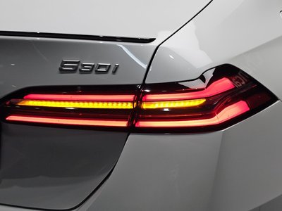 2025 BMW 5 SERIES 照片 10
