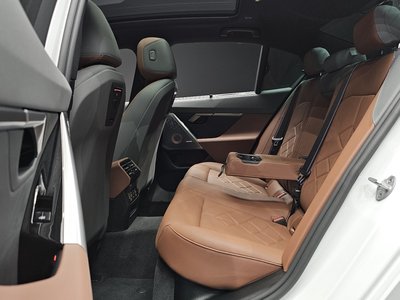 2025 BMW 5 SERIES 缩略图 17