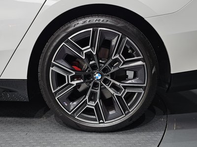 2025 BMW 5 SERIES 照片 8