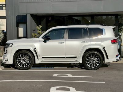 TOYOTA LAND CRUISER 300 - 10