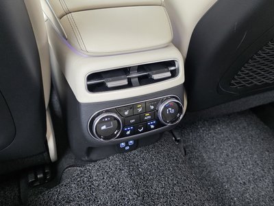 2021 Genesis GV70 — миниатюра 25
