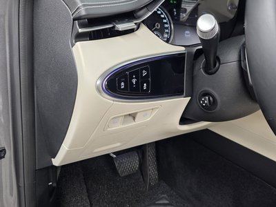 2021 Genesis GV70 — миниатюра 24