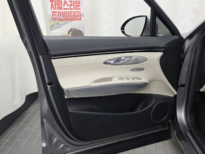 2021 Genesis GV70 — миниатюра 14