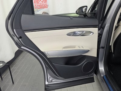 2021 Genesis GV70 — миниатюра 15