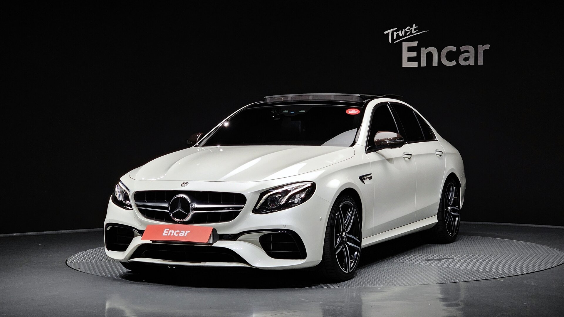 MERCEDES-BENZ E-CLASS - View 1