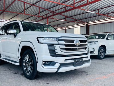 TOYOTA LAND CRUISER 300 - 1