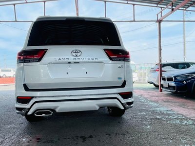 TOYOTA LAND CRUISER 300 - 8