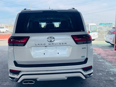 TOYOTA LAND CRUISER 300 - 7