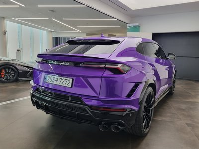 LAMBORGHINI URUS - 4