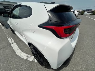 TOYOTA YARIS - 10