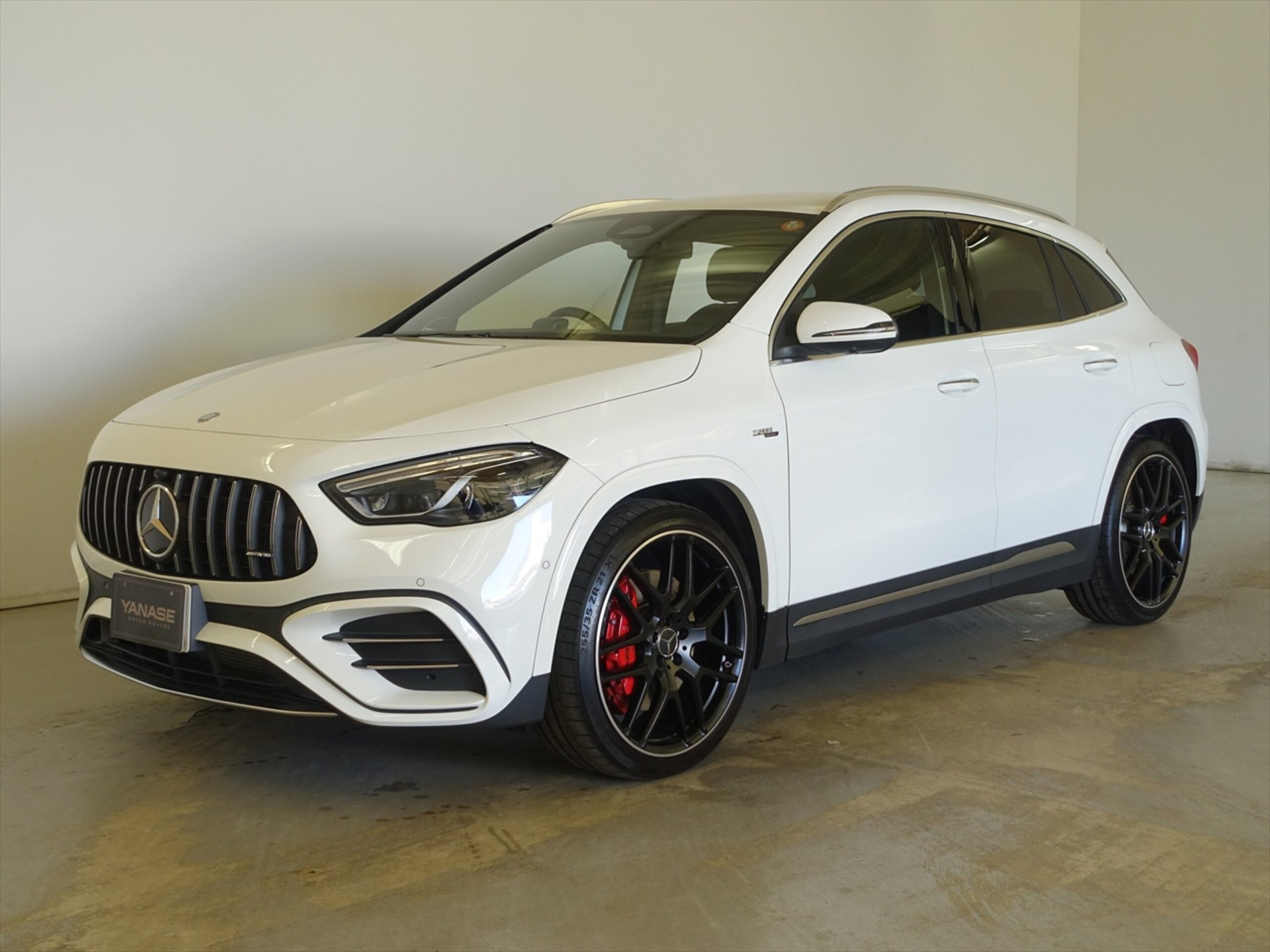 MERCEDES-BENZ GLA AMG - View 1