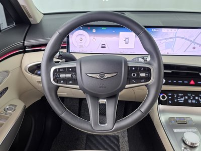 2024 Genesis GV70 thumbnail 19