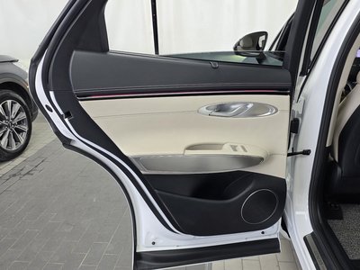 2024 Genesis GV70 thumbnail 15