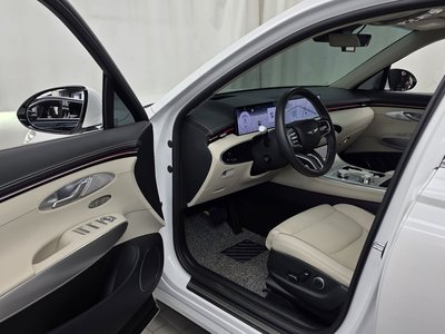 2024 Genesis GV70 thumbnail 13