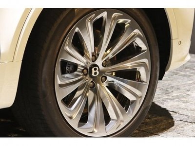BENTLEY BENTAYGA - 6