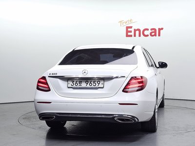 MERCEDES-BENZ E-CLASS - 3