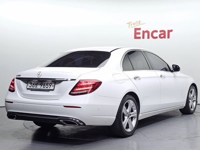 MERCEDES-BENZ E-CLASS - 4