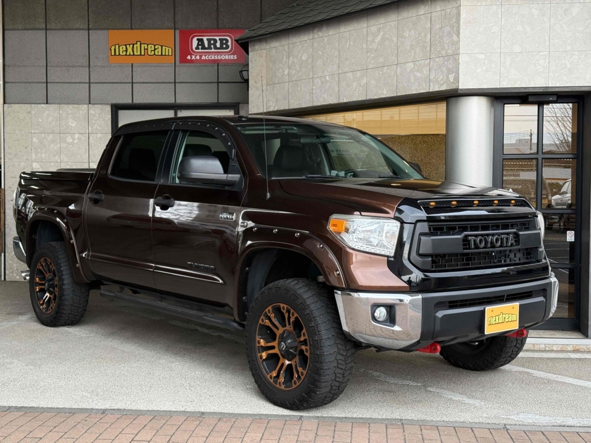 TOYOTA TUNDRA - View 1